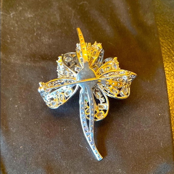 KJL Dazzling Vibrant Three Dimensional Silver Floral Rhinestone Brooch Signed - Picture 2 of 5